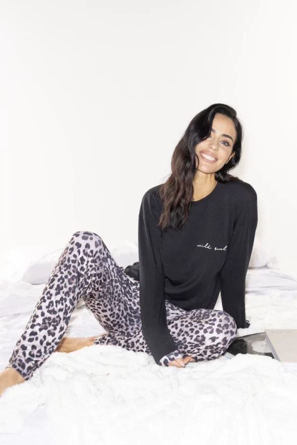 Pijama Casaca Lisa y Pantalón Animal Print  ANDRESSA - Imagen 3