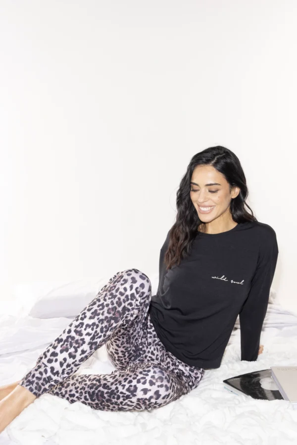Pijama Casaca Lisa y Pantalón Animal Print  ANDRESSA - Imagen 5